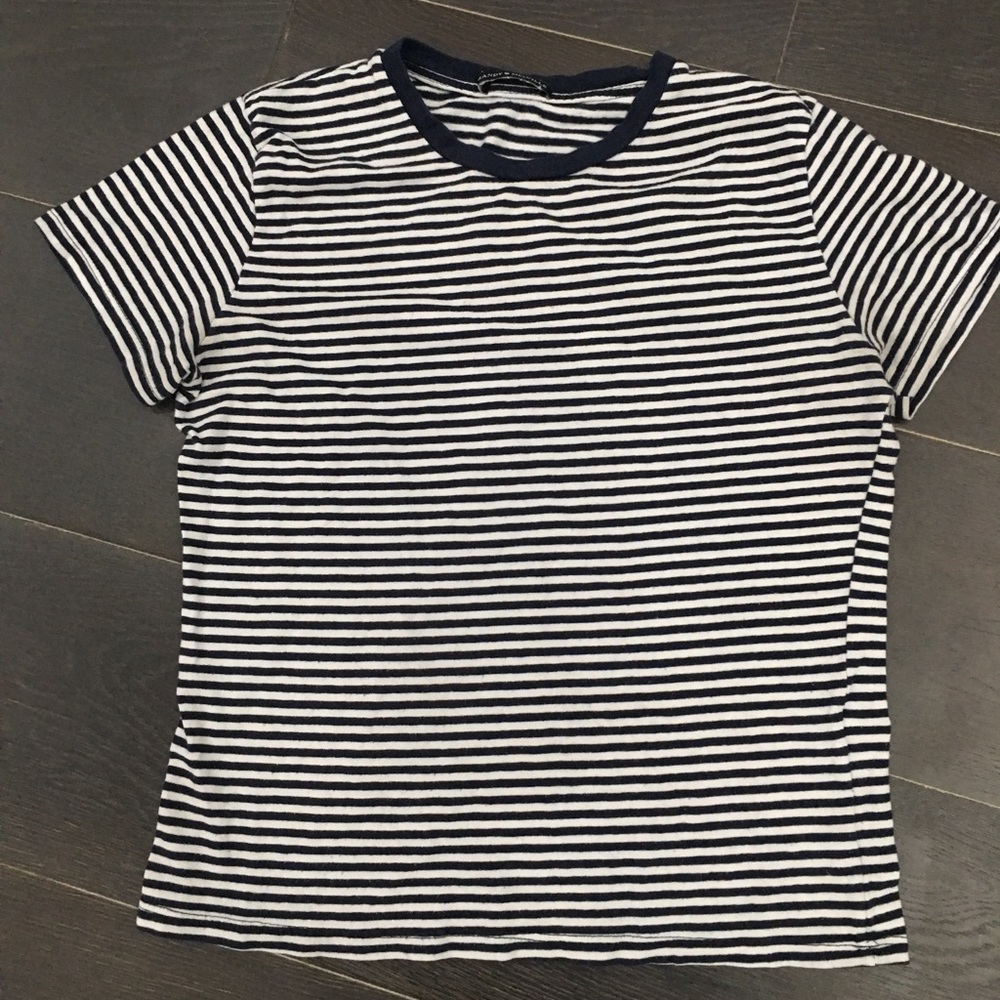 👉Blue/White BRANDY MELVILLE T-shirt